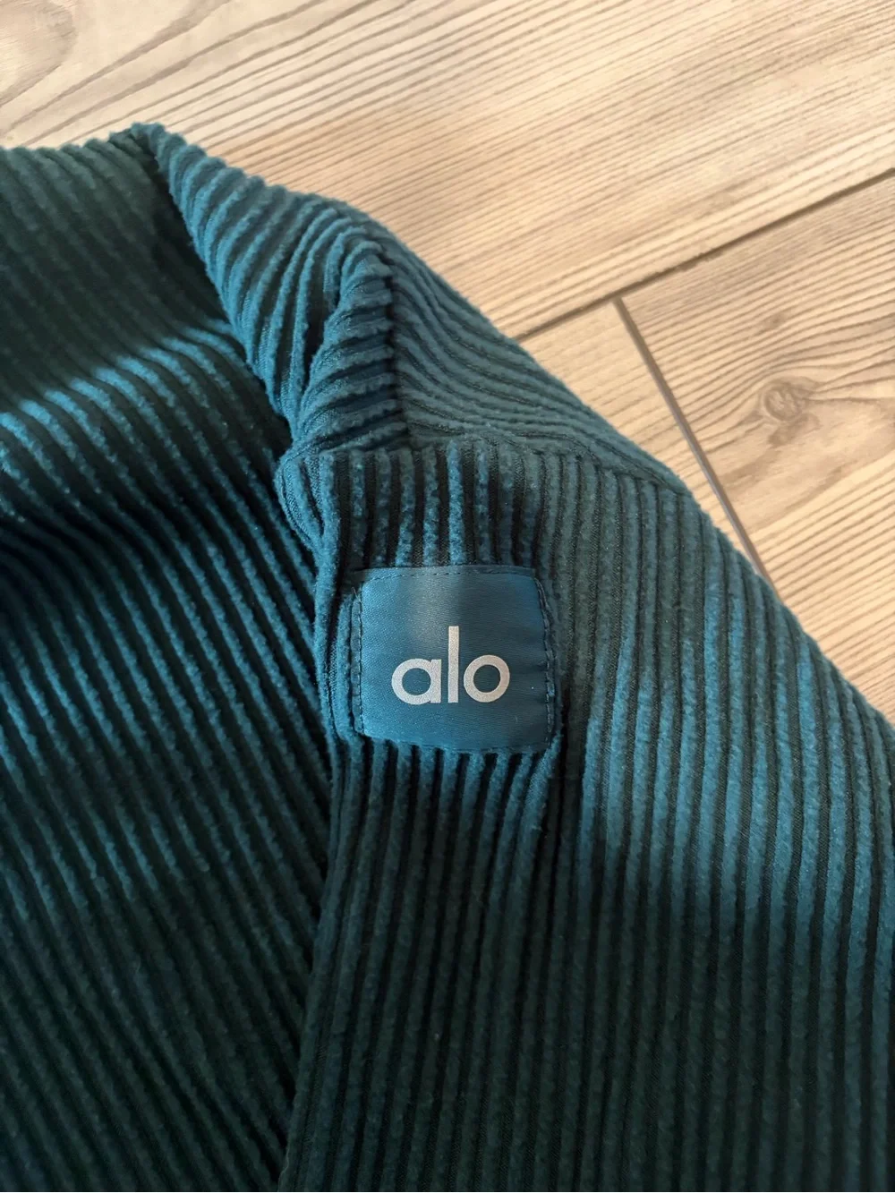 ALO Yoga Teal muse Ribbed Cropped Hoodie